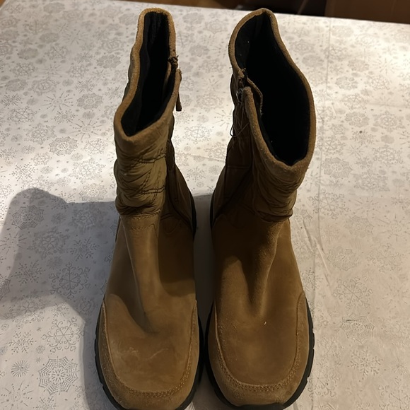 Lands End boots - Picture 2 of 5